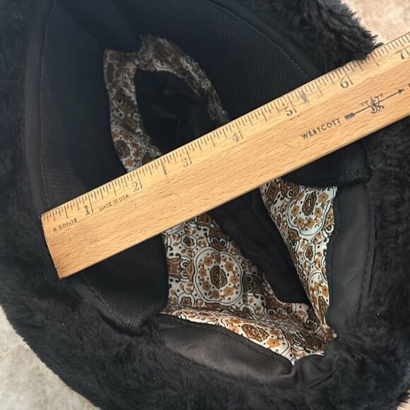 Bavarian Style Faux Fur Hat - Picture 6 of 7